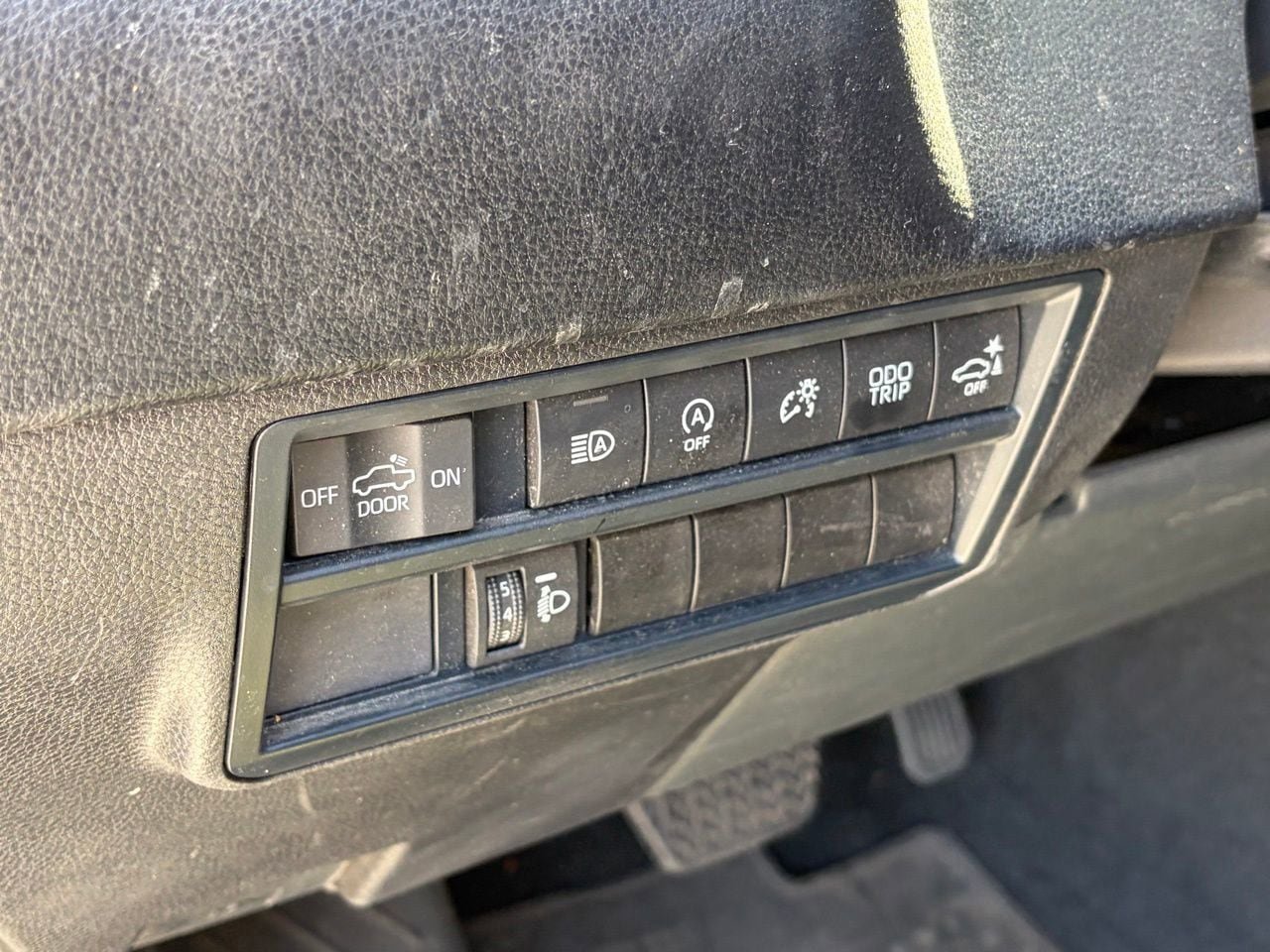 Used 2025 Toyota Tundra SR5 w/ SR5 Convenience Package AWD/4WD image 7