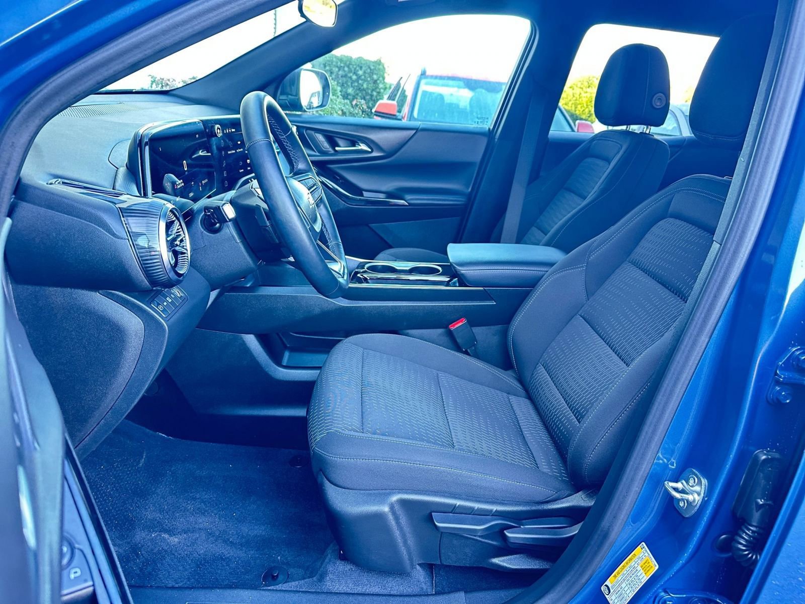 Used 2025 Chevrolet Equinox LT image 36