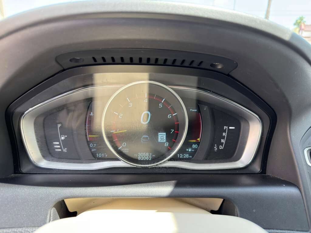 Used 2015 Volvo XC60 T5 Platinum image 16