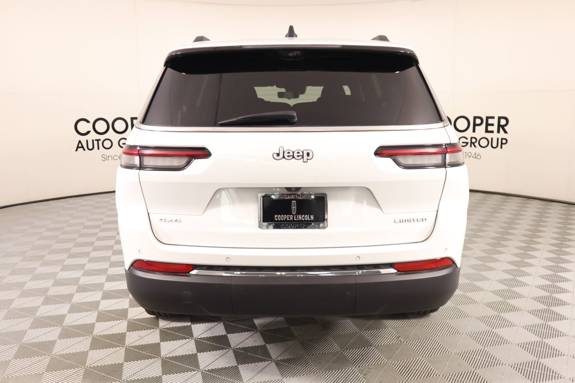 Used 2024 Jeep Grand Cherokee L Limited w/ Luxury Tech Group II image 24