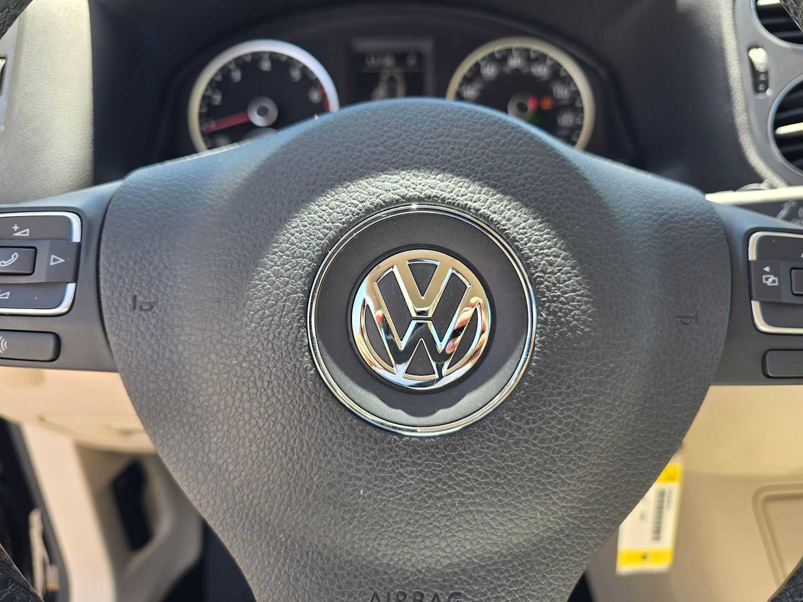 Used 2014 Volkswagen Tiguan SE FWD image 23