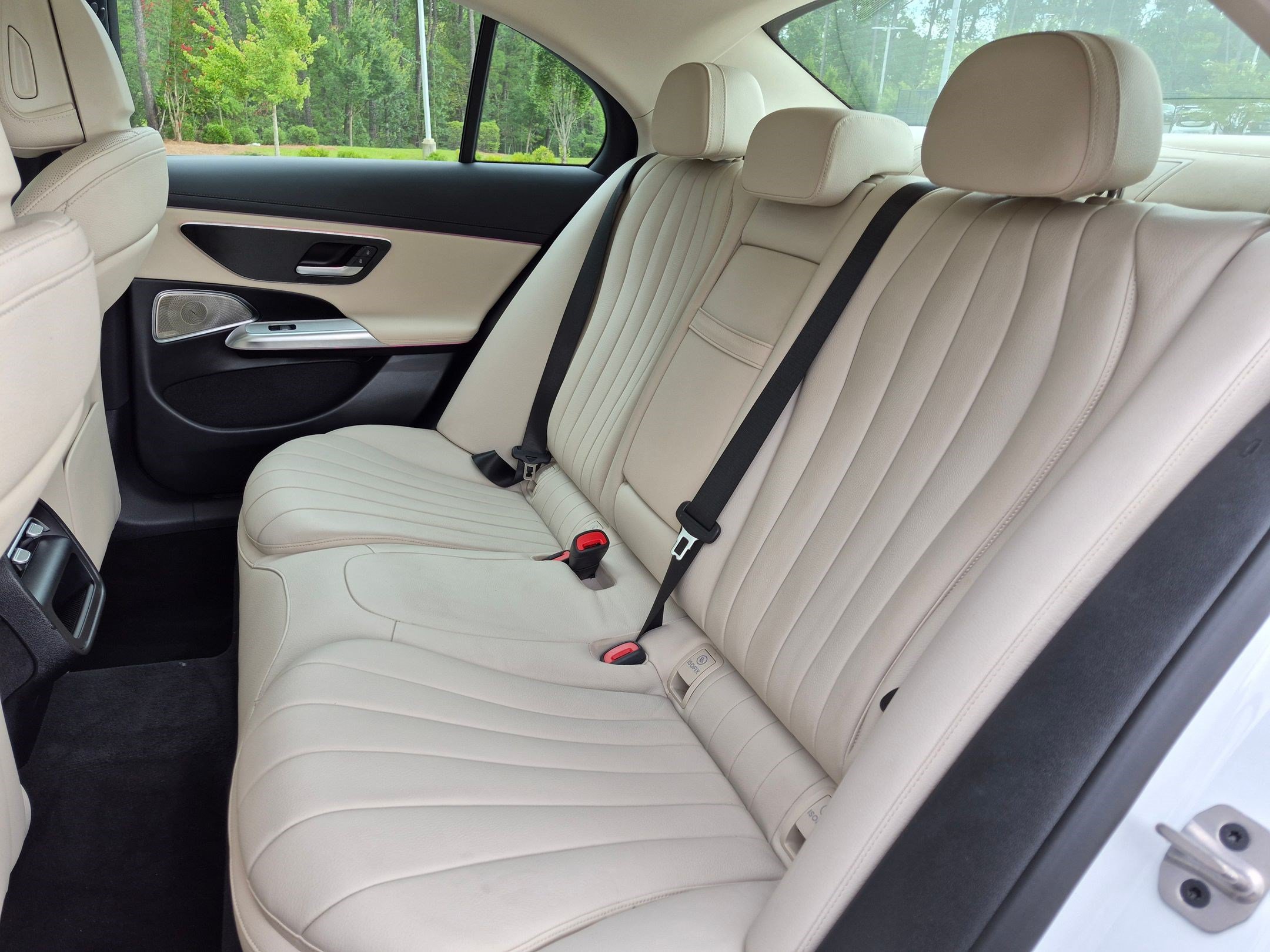 Used 2024 Mercedes-Benz E 350 4MATIC Sedan w/ Airmatic Package image 31