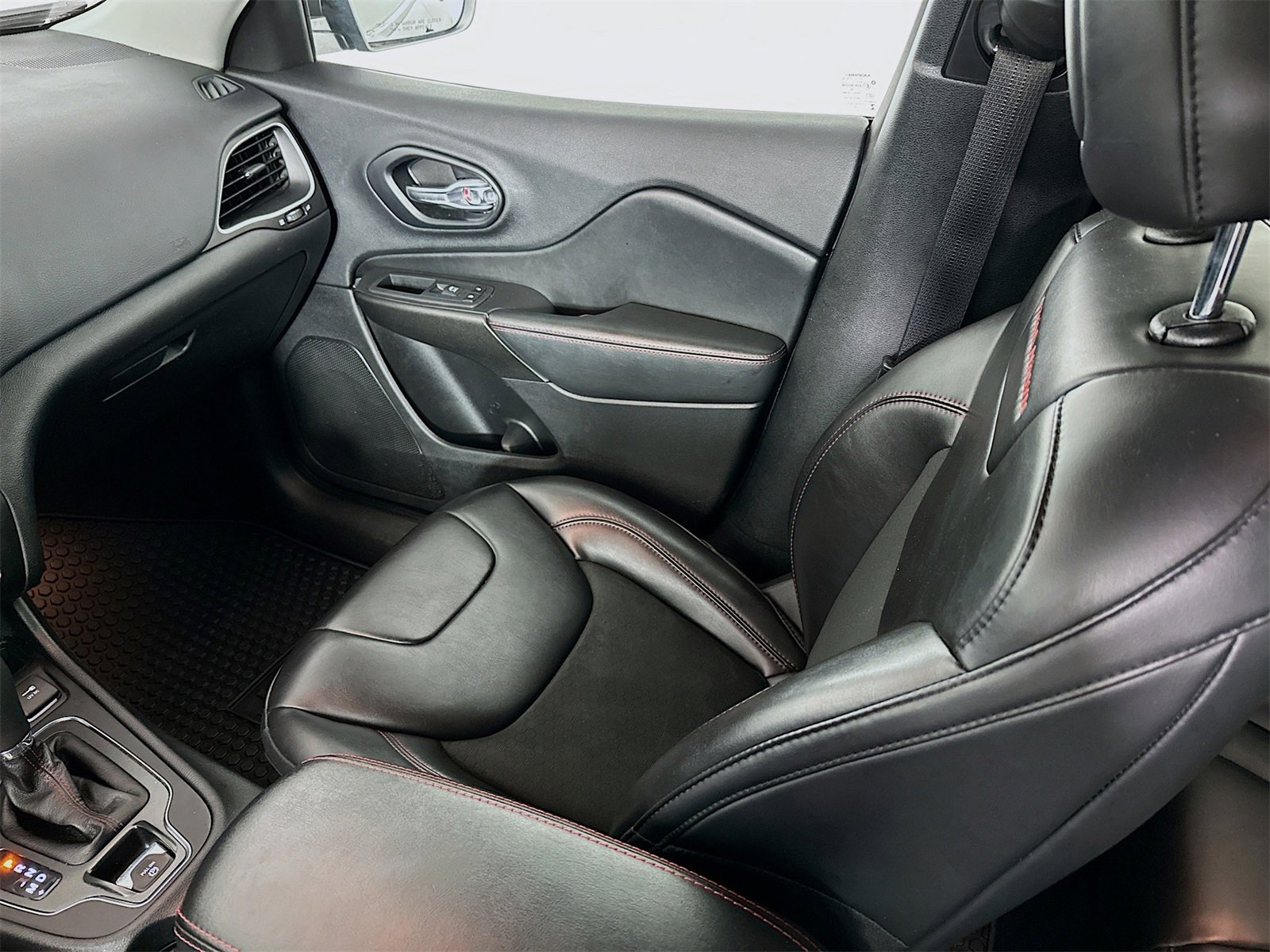 Used 2020 Jeep Cherokee Trailhawk w/ Cold Weather Group image 22