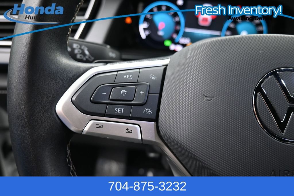Used 2025 Volkswagen Atlas Cross Sport SE FWD image 28