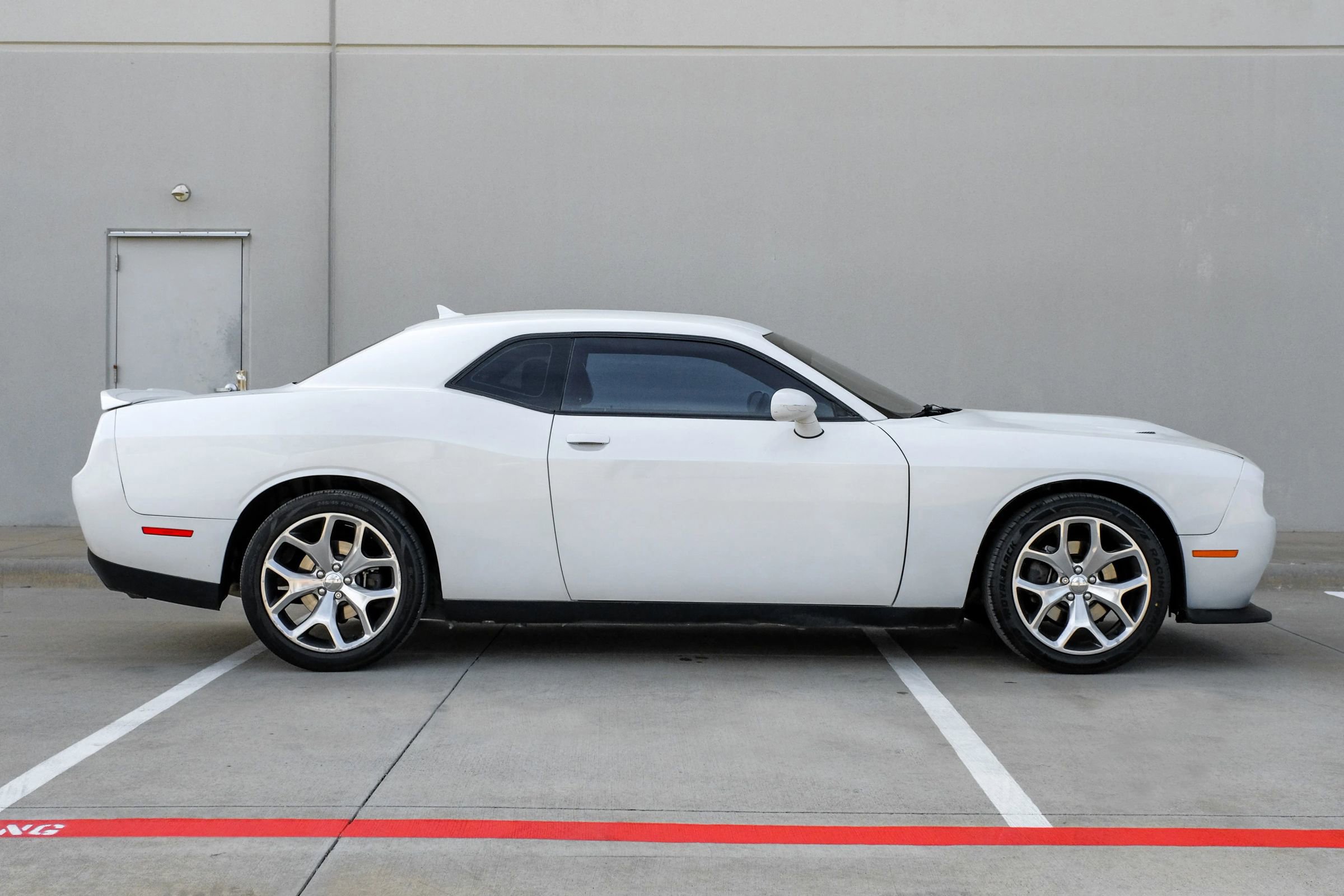 Used 2016 Dodge Challenger SXT Plus image 3
