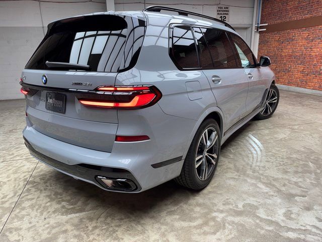 Used 2026 BMW X7 xDrive40i w/ M Sport Package AWD/4WD image 5
