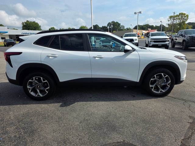 Used 2025 Chevrolet Trax LT w/ LT Convenience Package FWD image 15