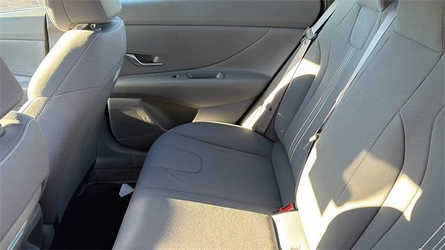 Used 2025 Hyundai Elantra Hybrid FWD image 28