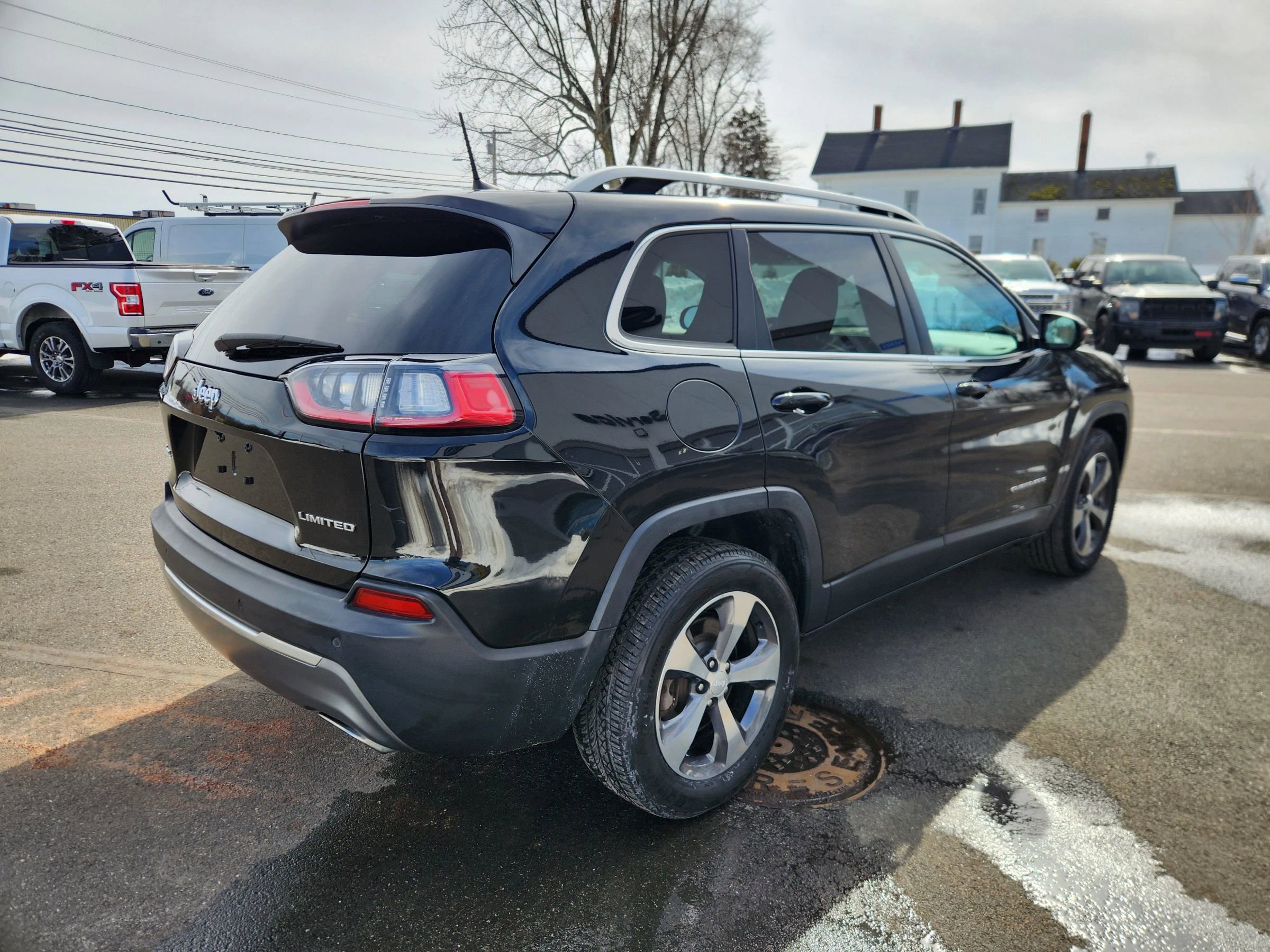 Used 2019 Jeep Cherokee Limited image 14