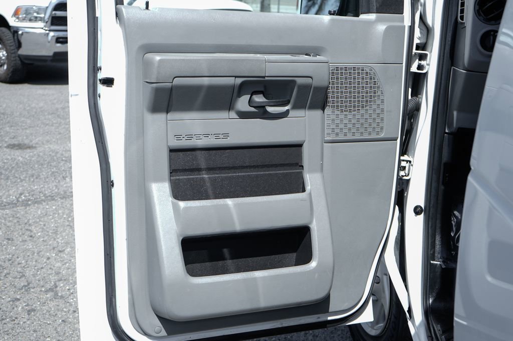 Used 2014 Ford E-350 and Econoline 350 XLT RWD image 17
