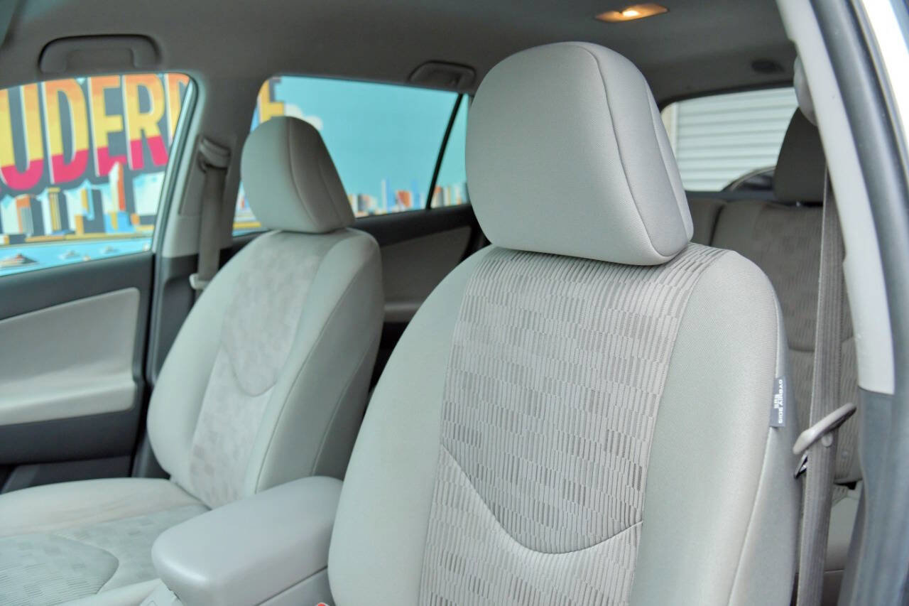 Used 2012 Toyota RAV4 FWD image 17