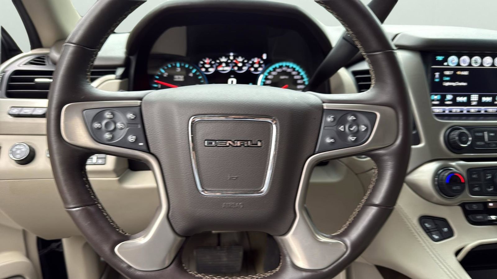 Used 2018 GMC Yukon Denali w/ Denali Ultimate Package image 13
