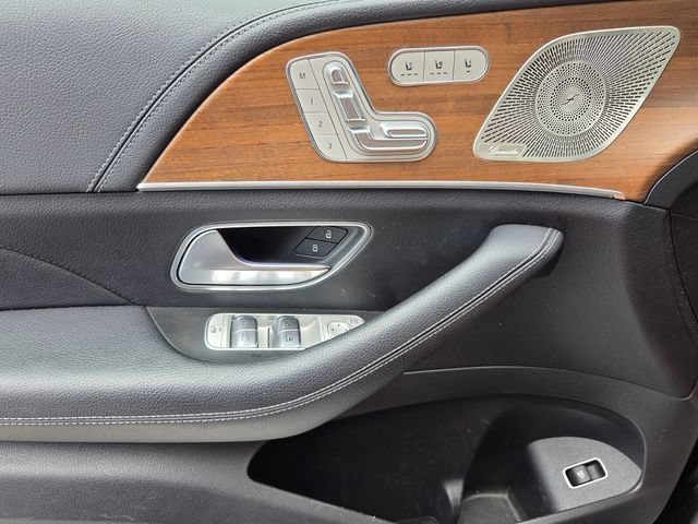 Used 2024 Mercedes-Benz GLS 580 4MATIC image 17