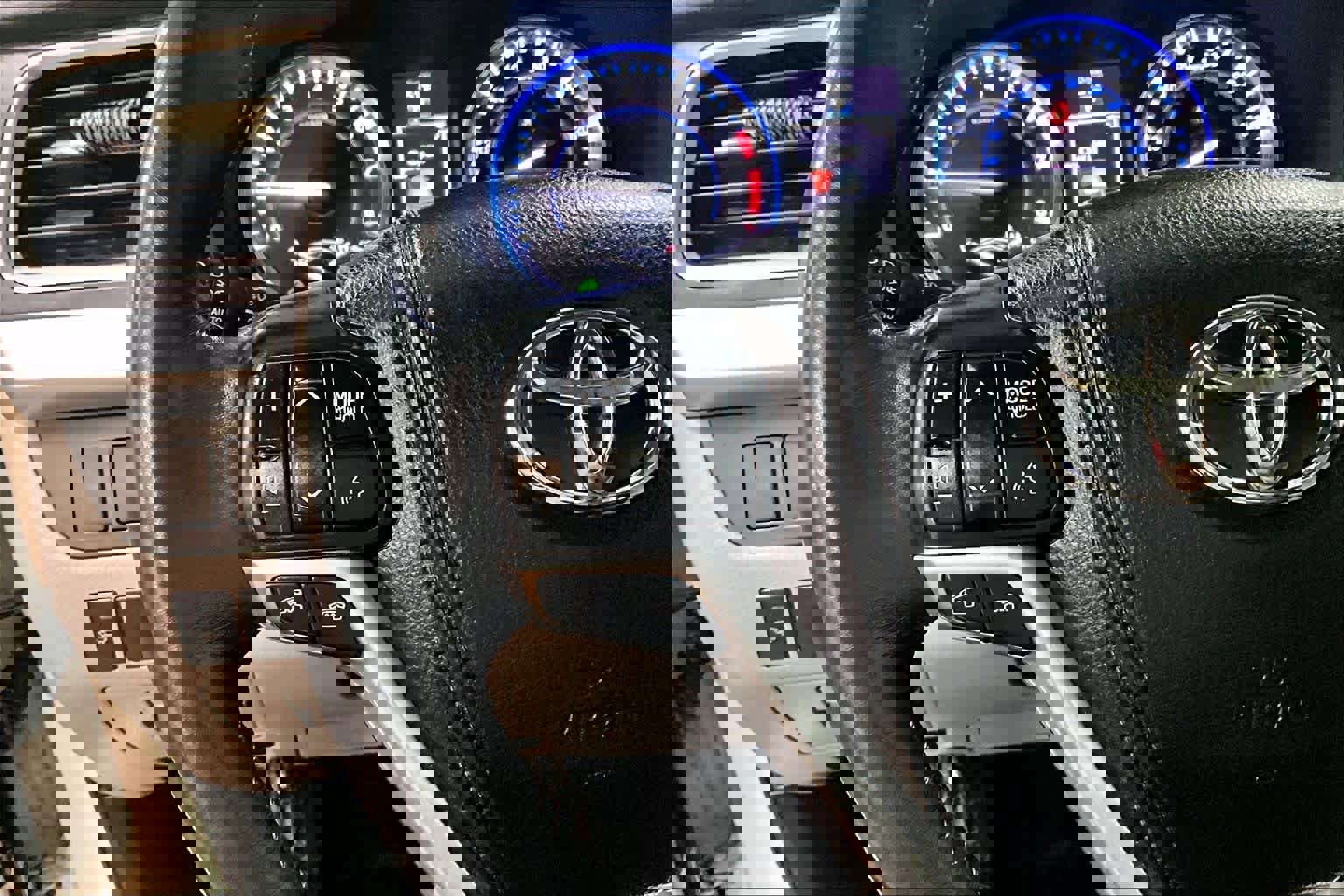 Used 2014 Toyota Highlander XLE image 24