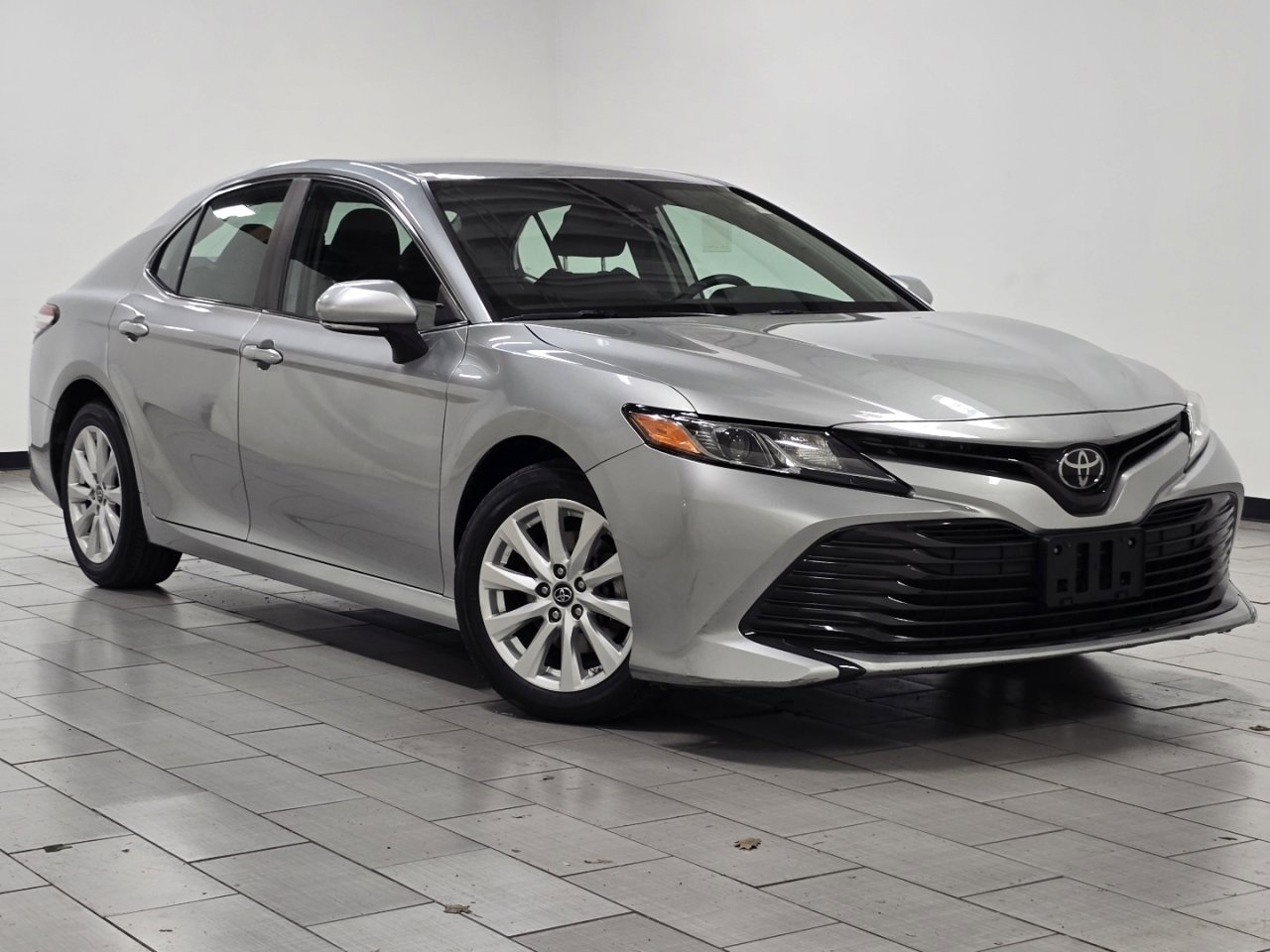 Certified 2019 Toyota Camry LE w/ Convenience Package image 2