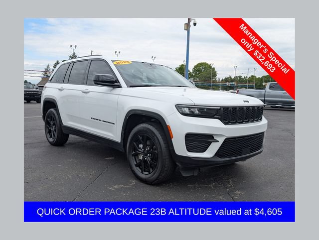 Used 2025 Jeep Grand Cherokee Altitude AWD/4WD image 1