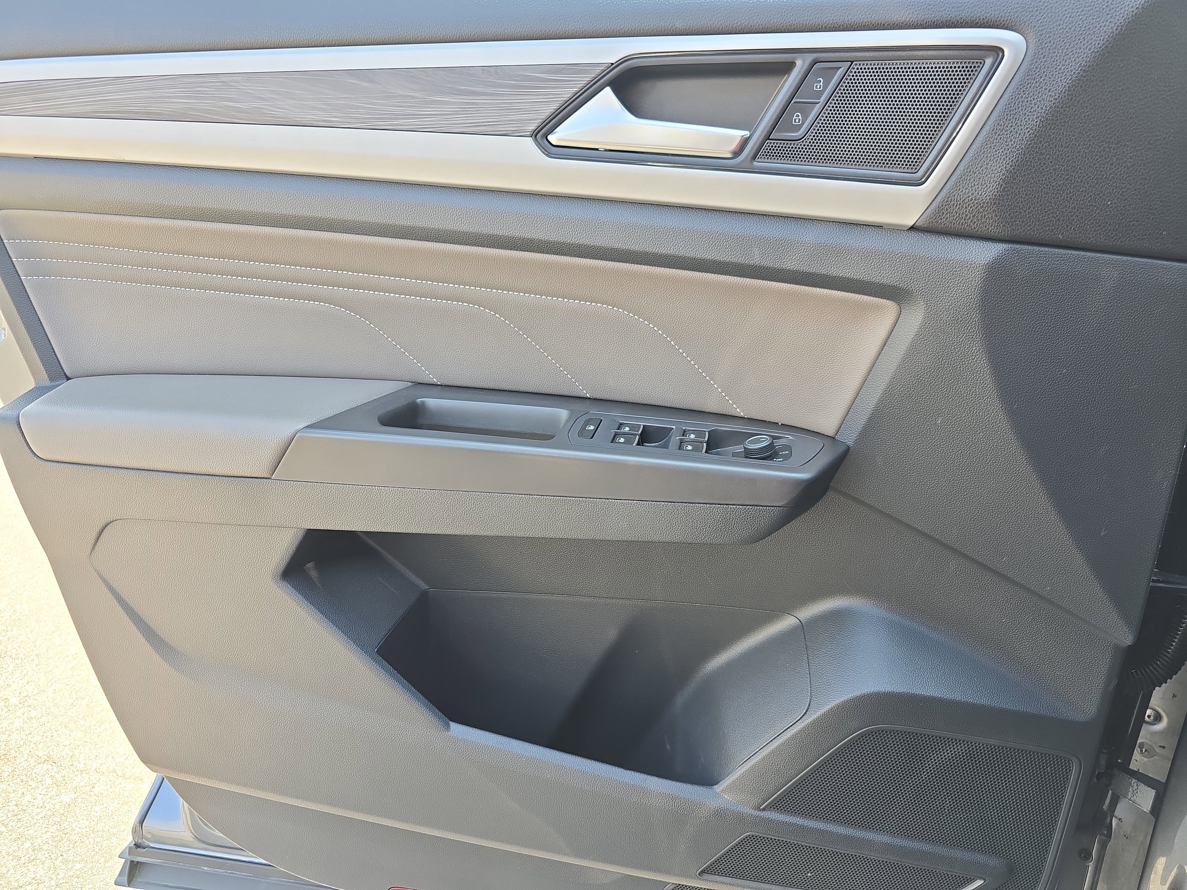 Used 2022 Volkswagen Atlas Cross Sport SE image 23