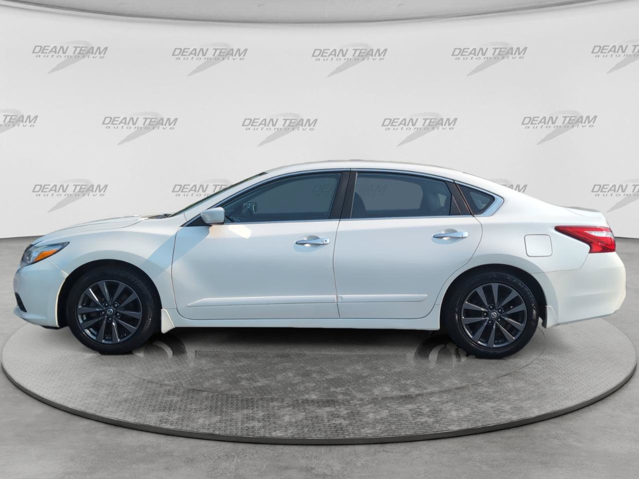 Used 2016 Nissan Altima 2.5 SV FWD image 4