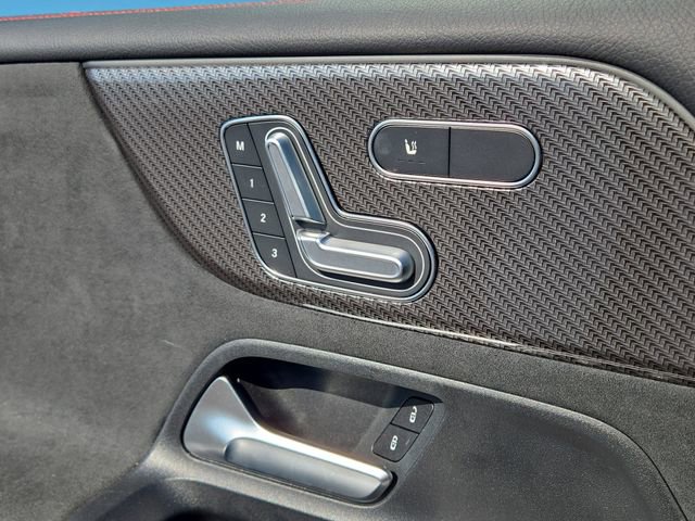 Used 2024 Mercedes-Benz GLB 250 4MATIC image 23