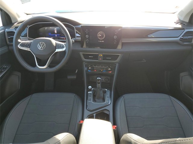 Certified 2025 Volkswagen Taos SE image 16