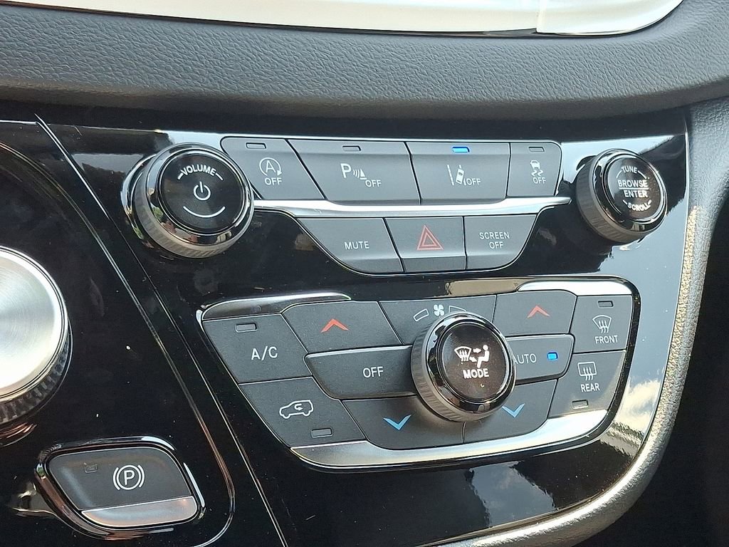 New 2025 Chrysler Voyager LX image 13