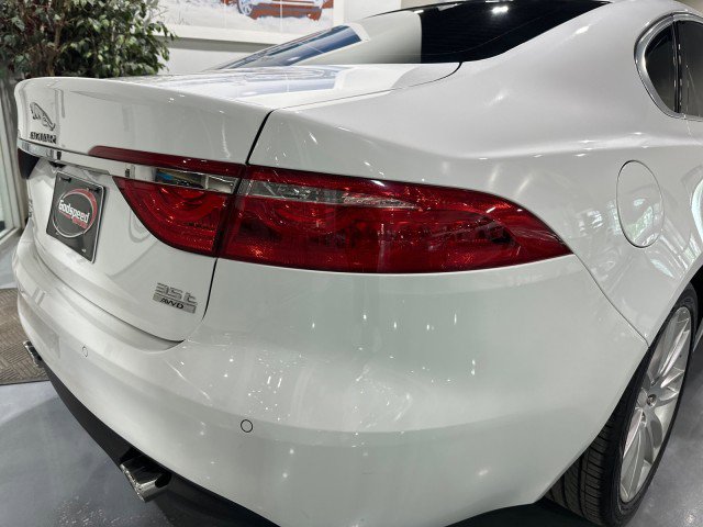 Used 2017 Jaguar XF Prestige AWD/4WD image 24