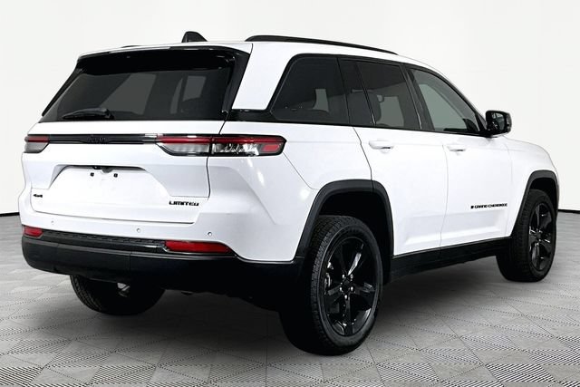 Used 2023 Jeep Grand Cherokee Limited w/ Black Appearance Package AWD/4WD image 6