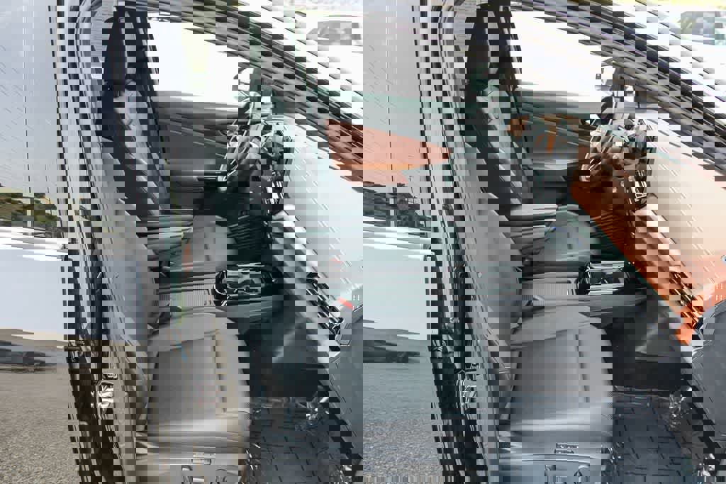 Used 2022 Volkswagen ID.4 Pro S w/ Gradient Package image 18