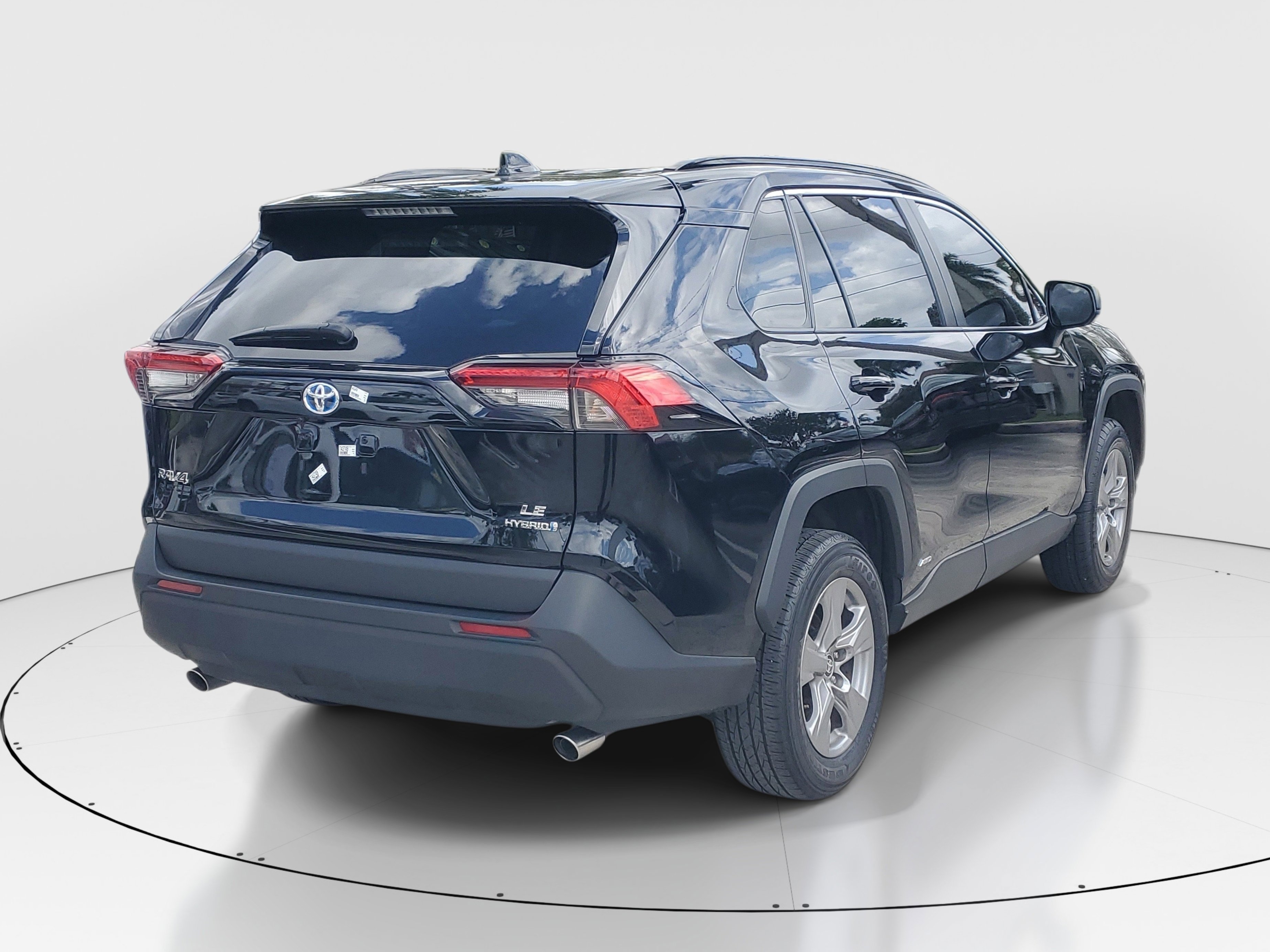 Certified 2024 Toyota RAV4 LE AWD/4WD image 3