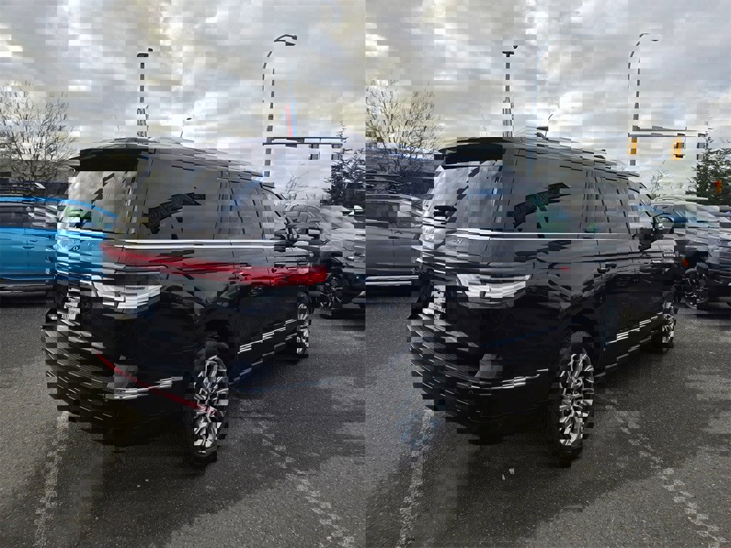 Used 2024 Lincoln Navigator L Premiere image 5