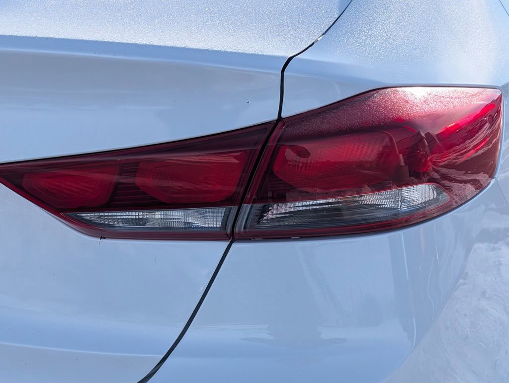 Used 2017 Hyundai Elantra SE image 17