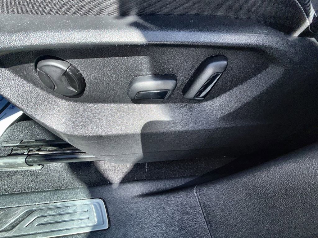 Used 2024 Volkswagen Atlas Cross Sport SE image 18