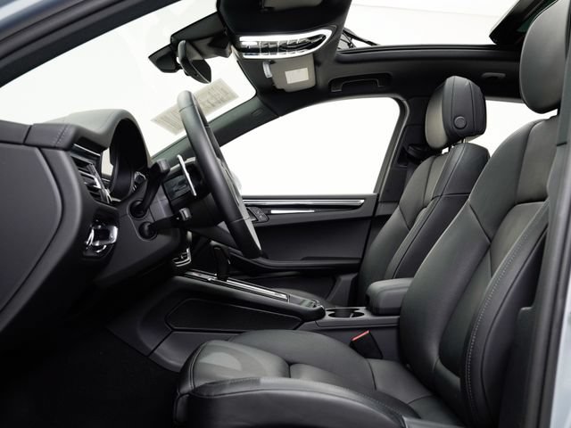 Certified 2026 Porsche Macan AWD/4WD image 35