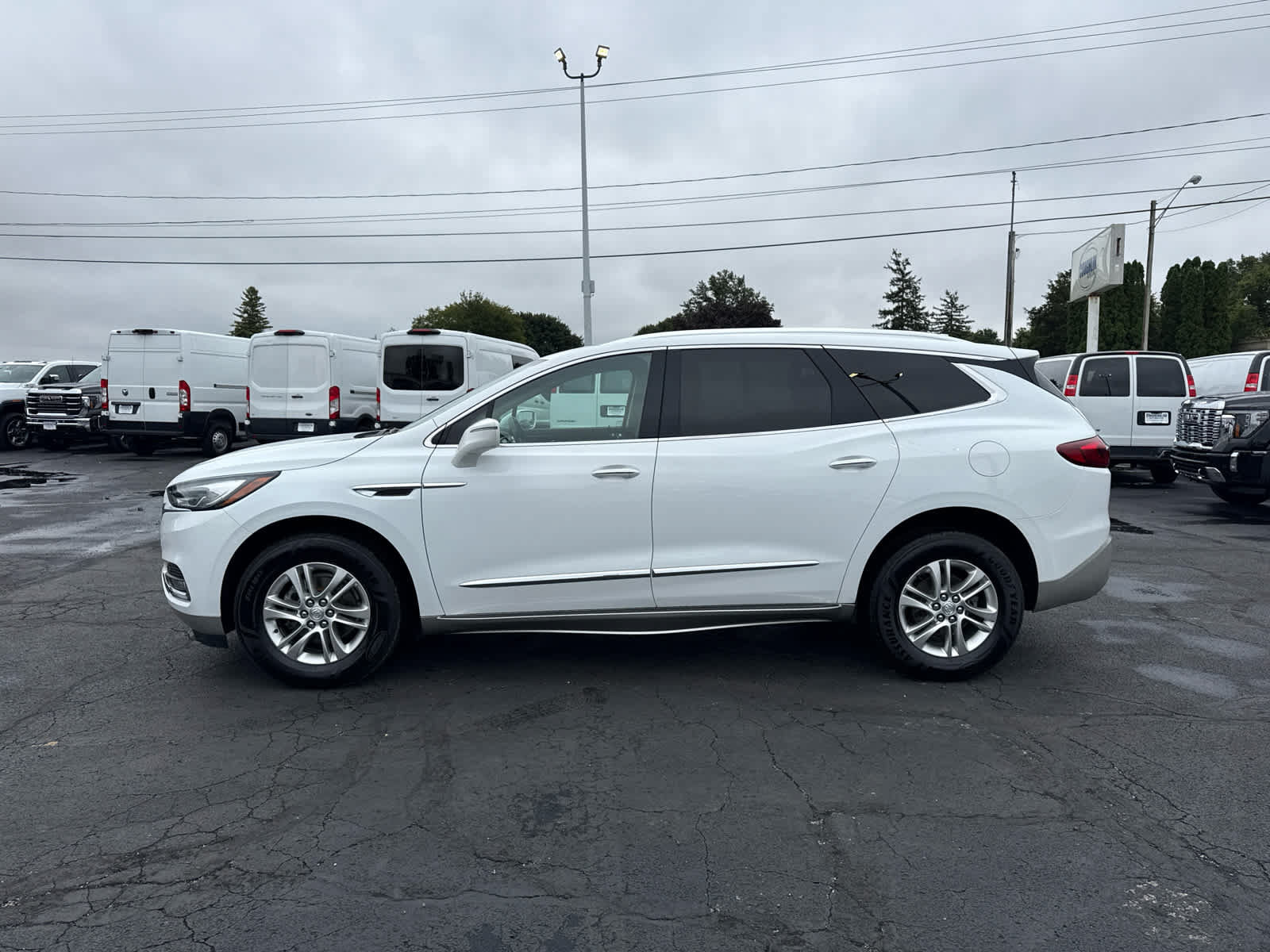 Certified 2020 Buick Enclave Essence w/ Sound and Sites Package AWD/4WD image 2