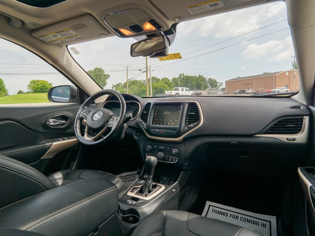 Used 2018 Jeep Cherokee Limited AWD/4WD image 16
