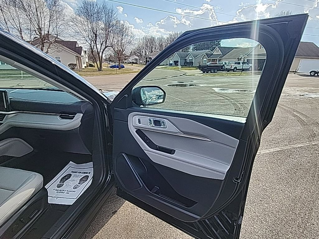 New 2026 Ford Explorer Active w/ Active Comfort Package image 14