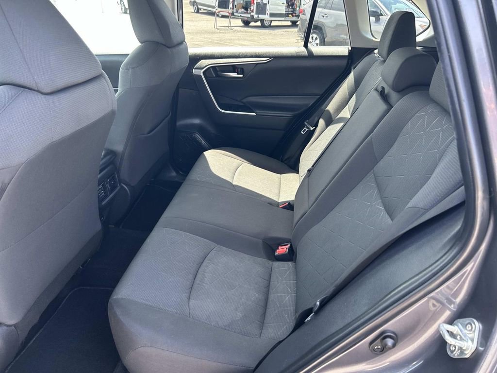 Used 2022 Toyota RAV4 XLE AWD/4WD image 20