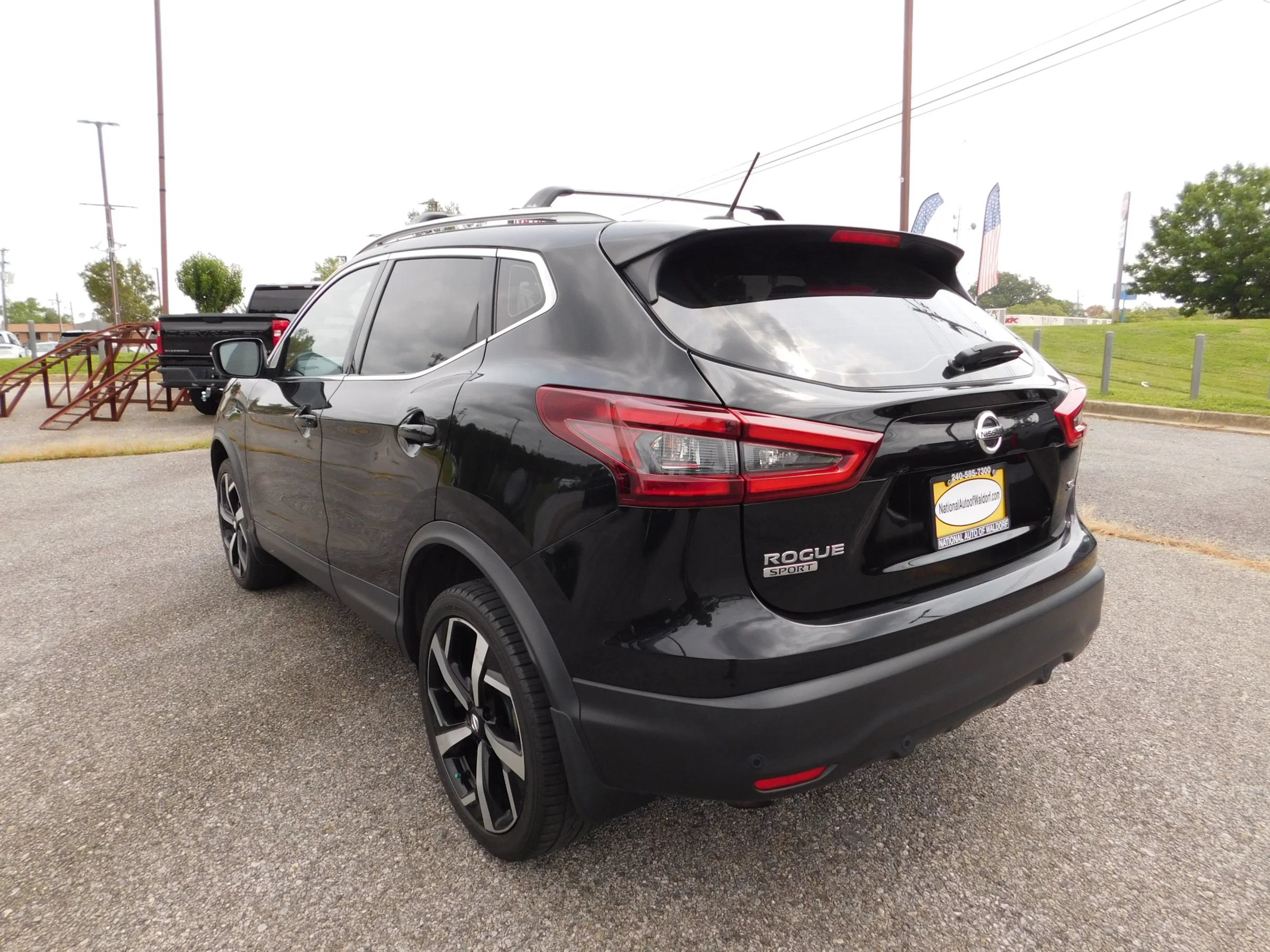 Used 2021 Nissan Rogue Sport SL FWD image 4
