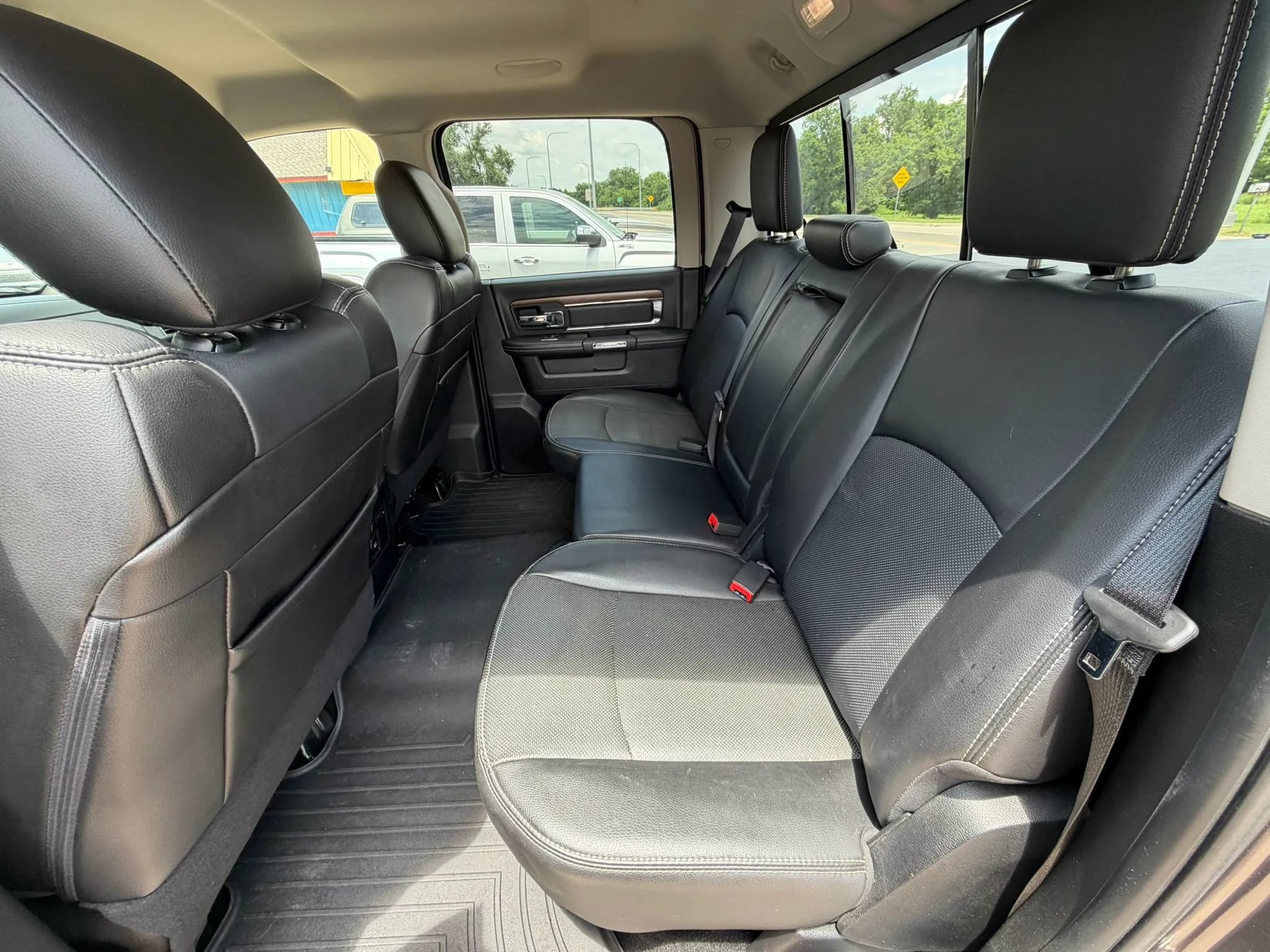 Used 2014 RAM 1500 Laramie w/ Convenience Group AWD/4WD image 17