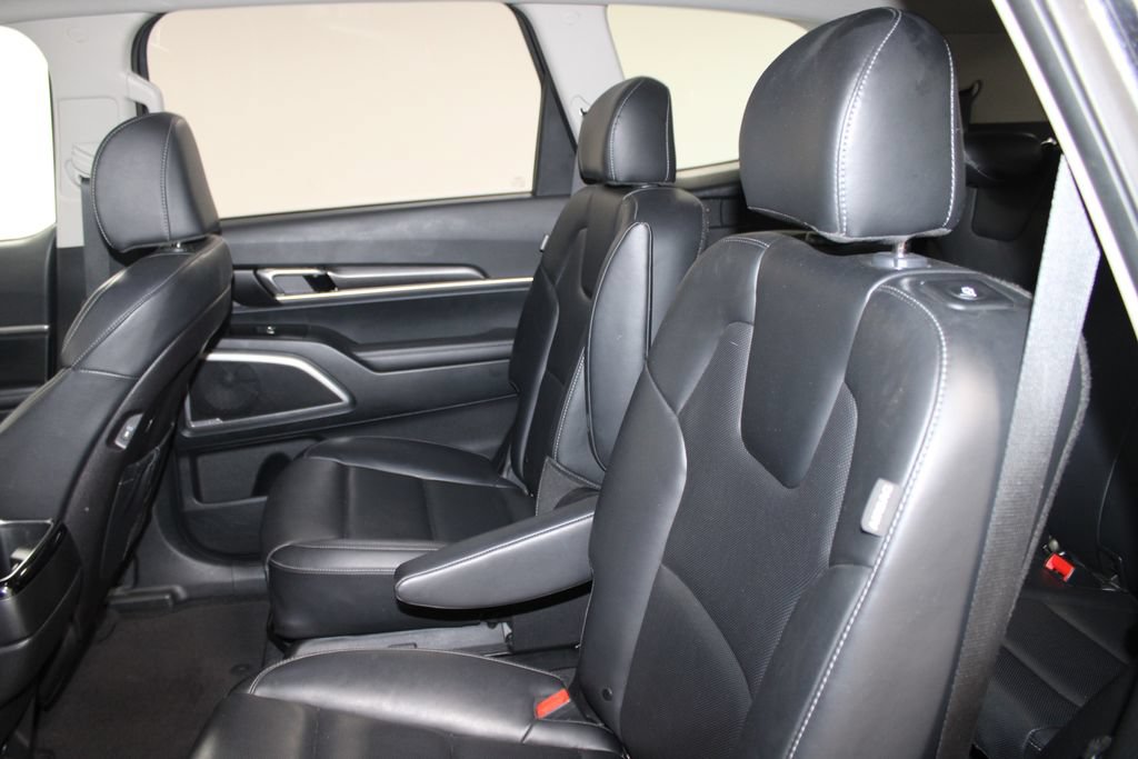 Used 2025 Kia Telluride S FWD image 18