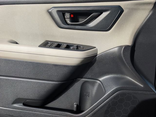 Used 2025 Subaru Forester Base image 13