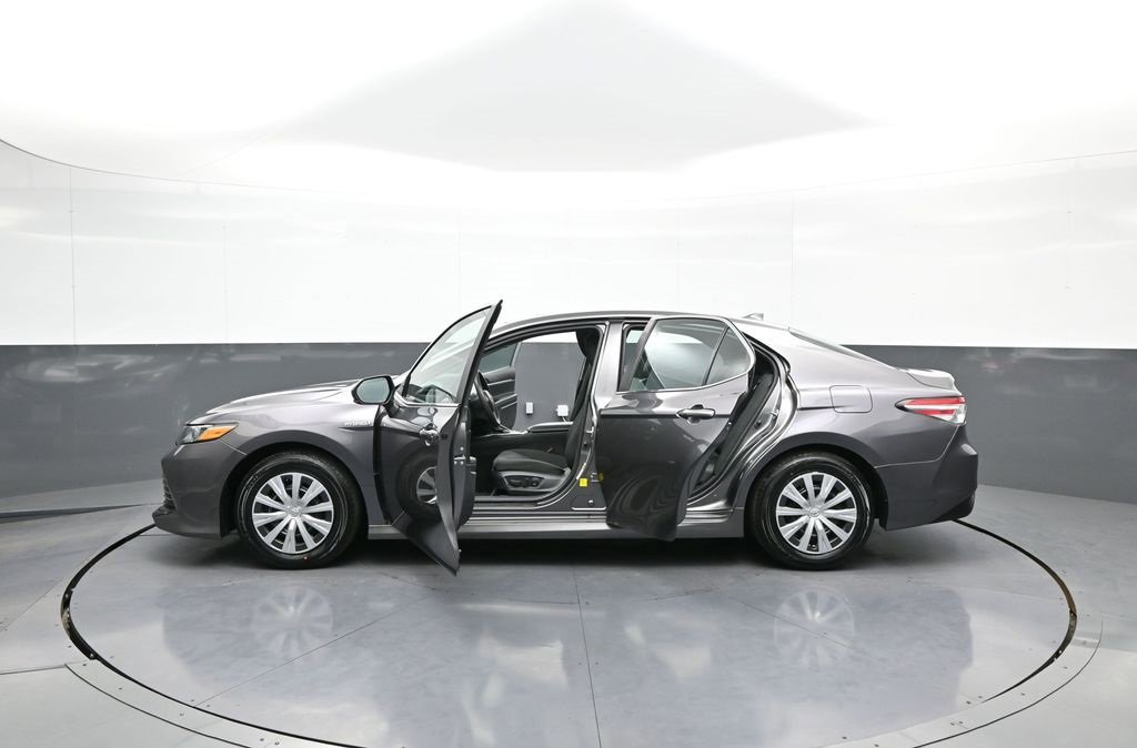 Certified 2019 Toyota Camry LE image 43