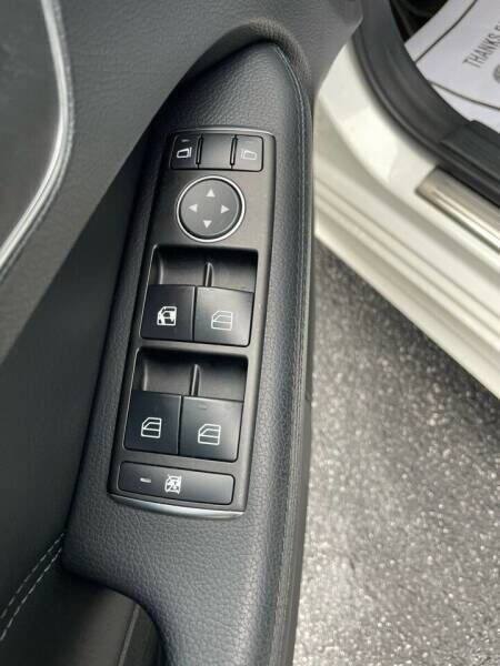 Used 2014 Mercedes-Benz E 350 4MATIC Sedan image 11