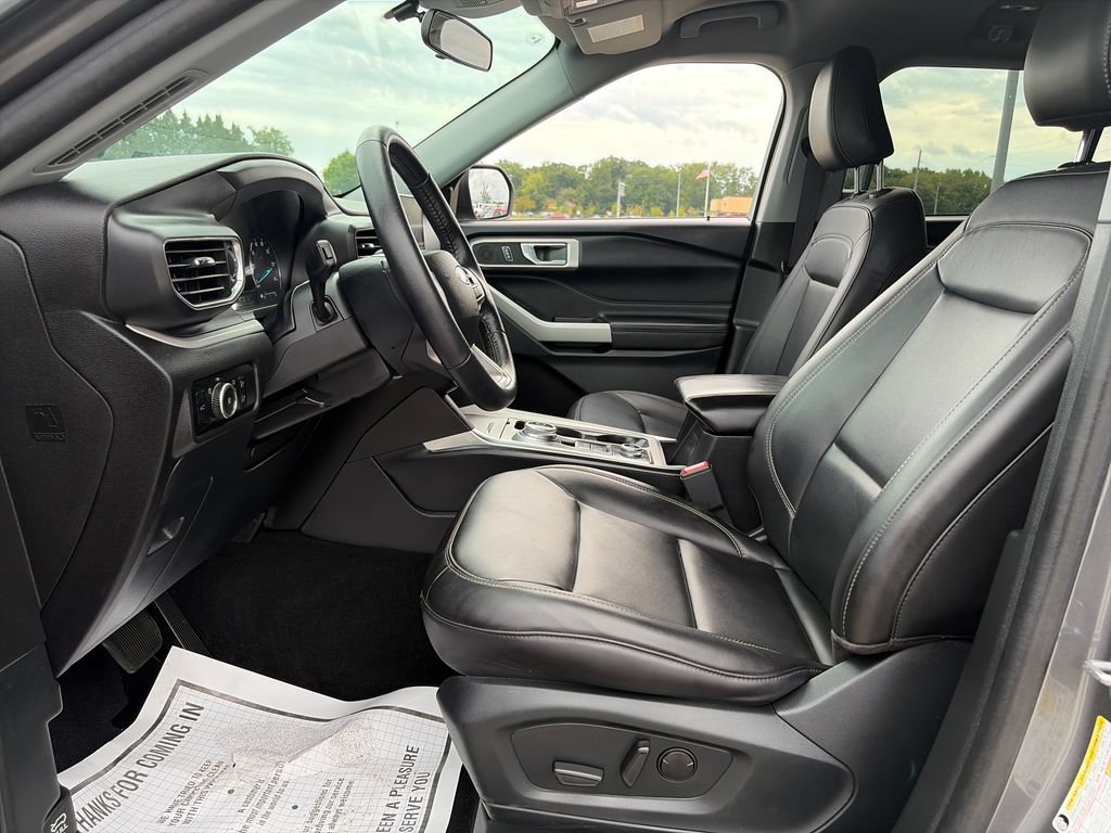 Used 2024 Ford Explorer XLT w/ Equipment Group 202A AWD/4WD image 15