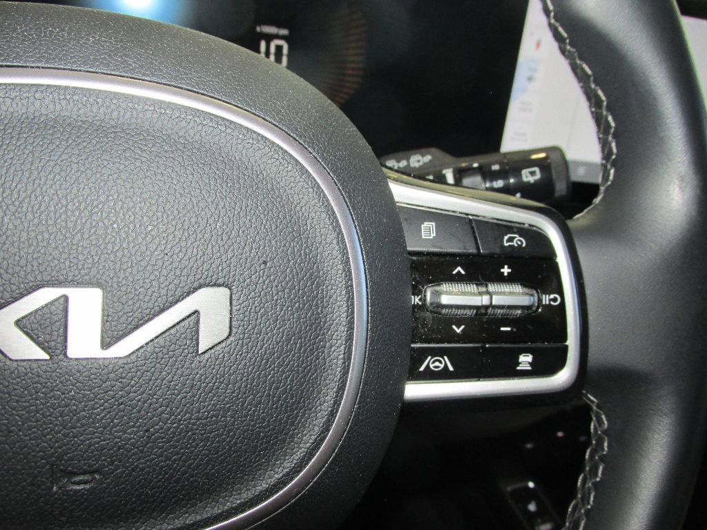 Used 2025 Kia Sorento S image 16