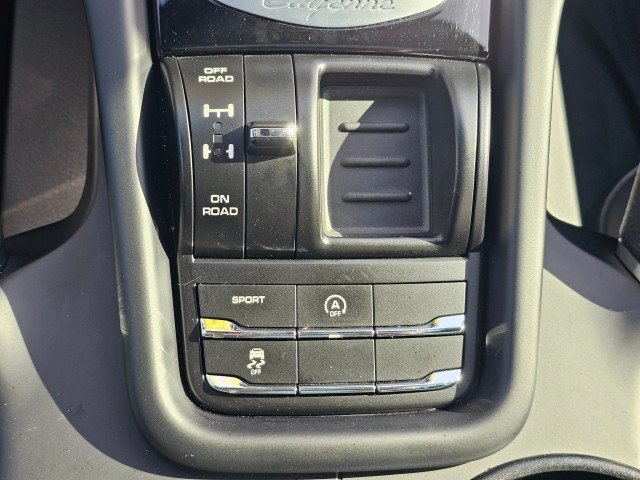 Used 2017 Porsche Cayenne Platinum Edition AWD/4WD image 38