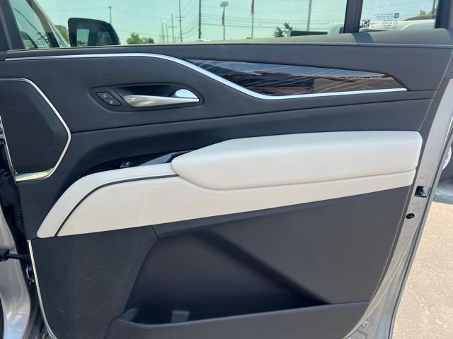 Used 2023 Cadillac Escalade ESV Sport w/ Touring Package AWD/4WD image 16