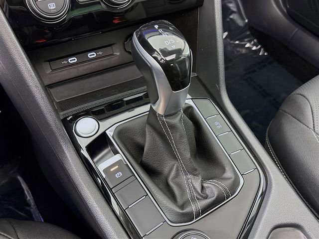 Certified 2024 Volkswagen Taos SEL image 17