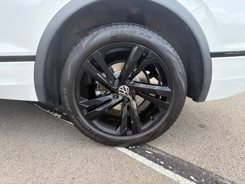 Used 2023 Volkswagen Tiguan SE R-Line FWD image 37