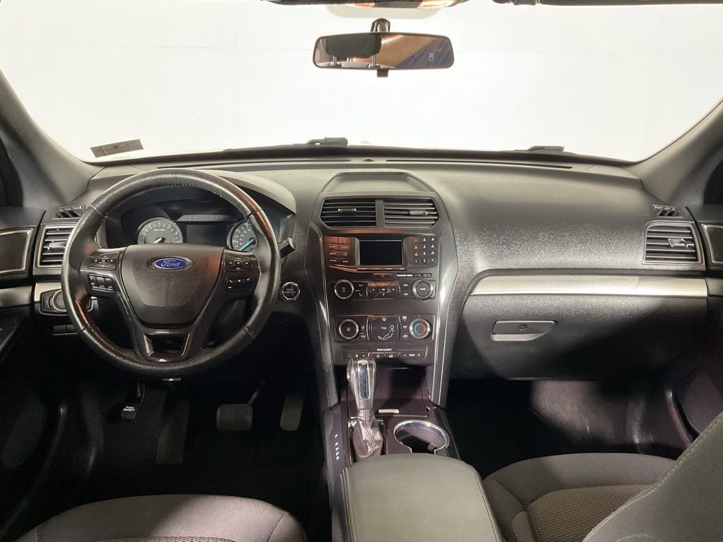Used 2018 Ford Explorer XLT AWD/4WD image 23